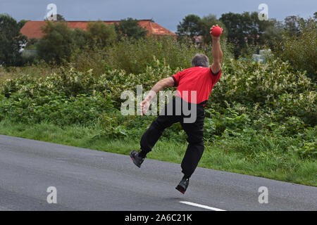 Bosseln è uno sport nella Frisia orientale, nella Germania settentrionale Foto Stock