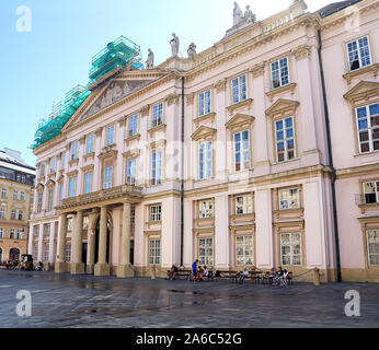 BRATISLAVA, Slovacchia - 04 settembre 2019: vista dei primati palazzo nel centro della città vecchia Foto Stock