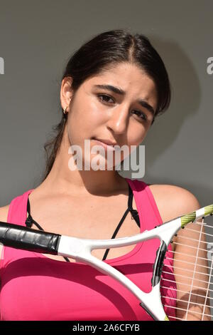 Grave ragazza adolescente giocatore di tennis Foto Stock