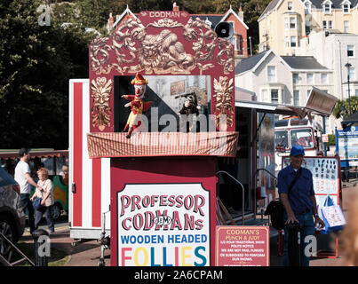 Prestazioni del Professor Codmans Punch e Judy Follie sulla spianata di Llandudno con punzone e l'impiccato Foto Stock