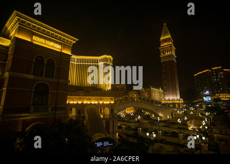 Attorno a piedi e visitare l'enorme Venetian Hotel a Macau, questo posto incredibile è un hotel enorme con un grande casinò e di un centro commerciale all'interno, Foto Stock