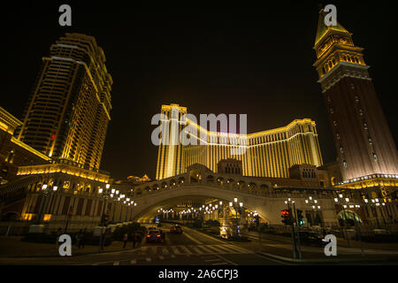 Attorno a piedi e visitare l'enorme Venetian Hotel a Macau, questo posto incredibile è un hotel enorme con un grande casinò e di un centro commerciale all'interno, Foto Stock