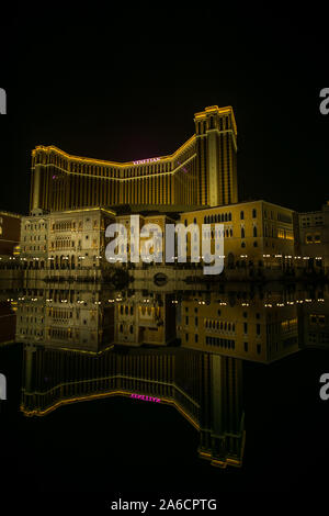 Attorno a piedi e visitare l'enorme Venetian Hotel a Macau, questo posto incredibile è un hotel enorme con un grande casinò e di un centro commerciale all'interno, Foto Stock