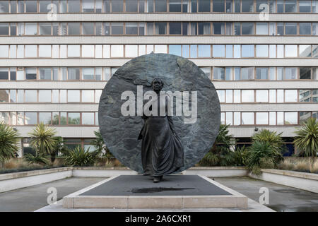 Mary Seacole statua nella motivazione della St Thomas Hospital di Londra, Regno Unito Foto Stock