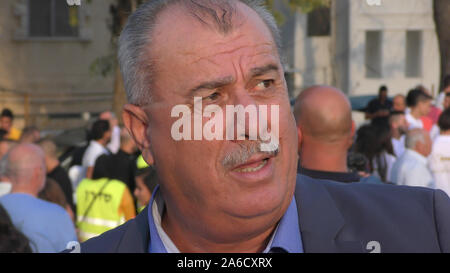 Mohammad Barakeh, un arabo israeliano politico, parlando durante la protesta contro la violenza nella società araba e inattività della polizia, Nazaret, Israele, 22 Ottobre 2019 Foto Stock