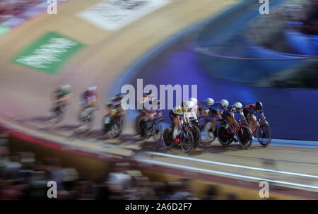 Piloti durante il giorno quattro del Phynova sei giorni di escursioni in bicicletta a Lee Valley VeloPark, Londra. Foto Stock