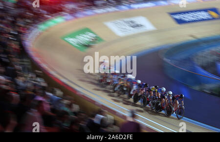 Gran Bretagna Neah Evans e Laura Kenny durante il giorno quattro del Phynova sei giorni di escursioni in bicicletta a Lee Valley VeloPark, Londra. Foto Stock