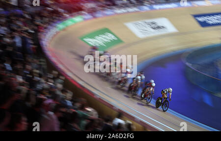 Piloti durante il giorno quattro del Phynova sei giorni di escursioni in bicicletta a Lee Valley VeloPark, Londra. Foto Stock