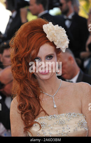 CANNES, Francia. 16 maggio 2012: Phoebe Prezzo alla premiere di sorgere della Luna unito - il gala di apertura del sessantacinquesimo Festival de Cannes. © 2012 Paul Smith / Featureflash Foto Stock