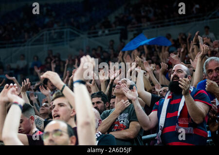 Vitoria, Spagna. 25 ottobre, 2019. I sostenitori di Saski Baskonia durante la partita di basket della stagione 2018/2019 della Turkish Airlines EuroLeague tra Saski Baskonia e BC Olympiacos a Fernando Buesa Arena Center il 25 ottobre 2019 a Vitoria, Spagna. ©David Gato/Alamy Live News Foto Stock