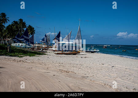 La spiaggia di Pontal de Maracaipe, un insediamento sulla spiaggia vicino alla città di Porto de Galinas, Stato di Pernambuco, Brasile. Foto Stock