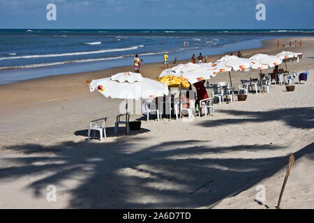 La spiaggia di Pontal de Maracaipe, un insediamento sulla spiaggia vicino alla città di Porto de Galinas, Stato di Pernambuco, Brasile. Foto Stock