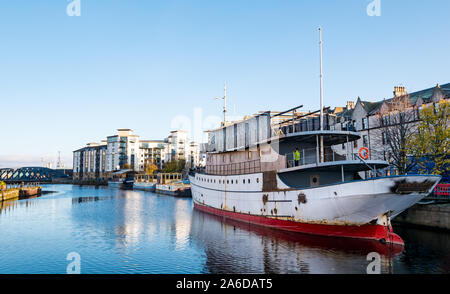 Conversione di oceano nave nebbia di hotel di lusso, la Riva, Leith, Edimburgo, Scozia, Regno Unito Foto Stock