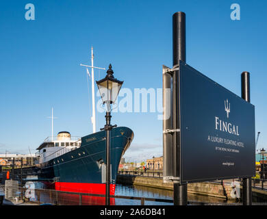 Fingal Edinburgh hotel galleggiante ormeggiata in banchina, Leith Harbour, Edimburgo, Scozia, Regno Unito Foto Stock