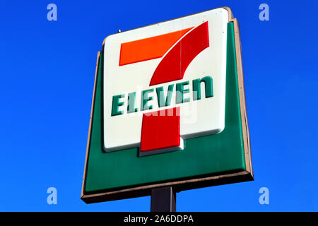 7-Eleven segno, il famoso negozio di convenienza cibo Foto Stock