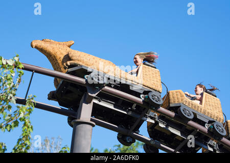 Il volo del Hippogriff Ride, persone a cavallo, Hogsmeade, mondo di Wizarding di Harry Potter, Isole di avventura, Universal Studios Resort di Orlando, Foto Stock