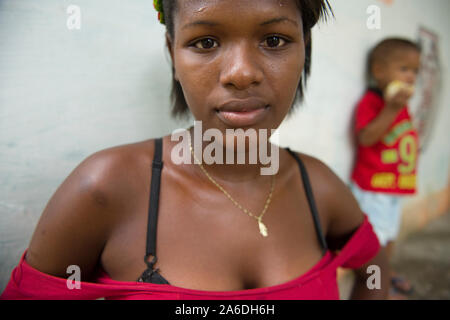 Alcantara, Maranhao, Brasile - 21 Maggio 2016: Bella afro-brasiliano quilombola donna da Quilombo Itamatatiua Foto Stock