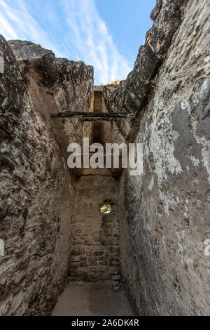 La civiltà Maya rovine al Parco Nazionale di Tikal, Guatemala, un sito Patrimonio Mondiale dell'UNESCO. Mundo Perdido o perso il mondo complesso. Foto Stock