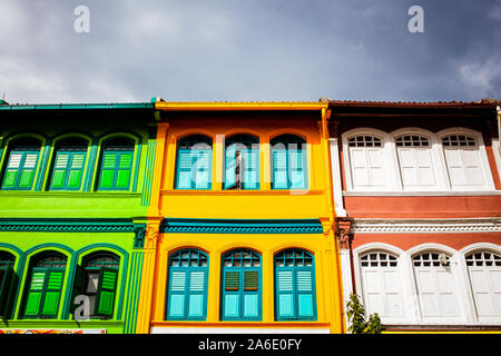 SINGAPORE, Singapore - Marzo 2019: colorata facciata di edificio in Little India, Singapore Su agosto 31,2016. Little India è un quartiere etnico in Foto Stock