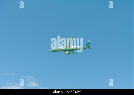 Israele, Tel Aviv-Yafo - 09 Maggio 2019: Yom haatzmaout 2019 - Israele il giorno di Indipendenza 71 - airshow di: EL AL's Dreamliner Foto Stock