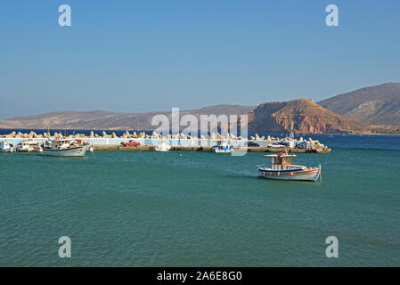 Barca da pesca haven a Kouremenos bay, Creta, Grecia. Foto Stock