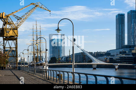 Regione Puerto Madero nella città di Buenos Aires, costa del golfo La Plata. Buenos Aires, Argentina Foto Stock