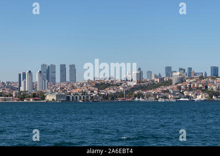 ISTANBUL, Turchia - 26 luglio 2019: vista panoramica dal Bosforo alla città di Istanbul, Turchia Foto Stock