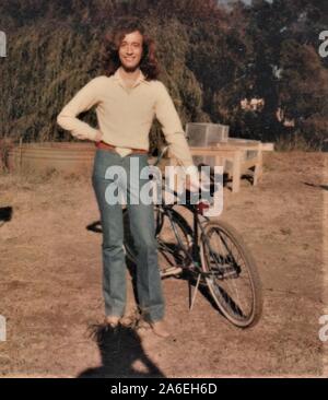 Robin Gibb dei Bee Gees sul set del sergente Pepper's Lonely Hearts Club Band, 1977 Foto Stock