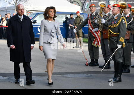 Vienna, Austria. 26 ottobre, 2019. Nazionale austriaco del giorno sulla Heldenplatz (l'eroe del luogo) con (L) Clemens Jabloner Vice Cancelliere e (R) Cancelliere federale Brigitte Bierlein su ottobre 26, 2019 a Vienna. Credito: Franz Perc / Alamy Live News Foto Stock