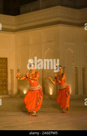 Ballerini Odissi a Pushkar, Rajasthan, India Foto Stock