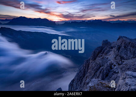La vista dal Monte Lagazuoi, nelle Dolomiti italiane Foto Stock