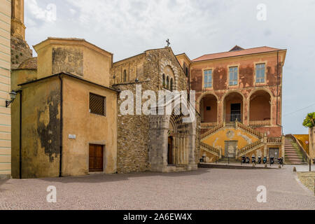 Una tipica vista in Ventimiglia in Italia Foto Stock