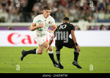 Yokohama, Giappone. 26 ott 2019. Owen Farrell di Inghilterra corre con la palla durante la Coppa del Mondo di Rugby semi-finale match tra Inghilterra e Nuova Zelanda nella Prefettura di Kanagawa, Giappone, il 26 ottobre 2019. Credito: Lo sport europeo Agenzia fotografica/Alamy Live News Foto Stock