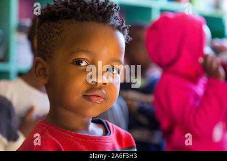 Bello ragazzo africano Foto Stock