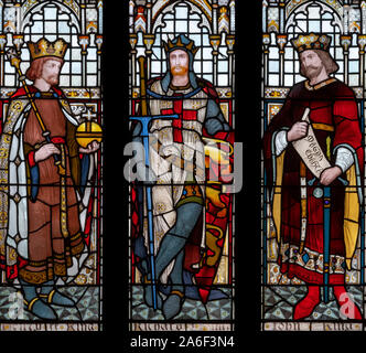 Monarchi inglesi del XII e XIII secolo rappresentato dalla Heaton, il maggiordomo e Bayne (1871), Rochdale Town Hall, Greater Manchester, Regno Unito Foto Stock