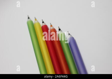 Buone le penne di diversi colori Foto Stock