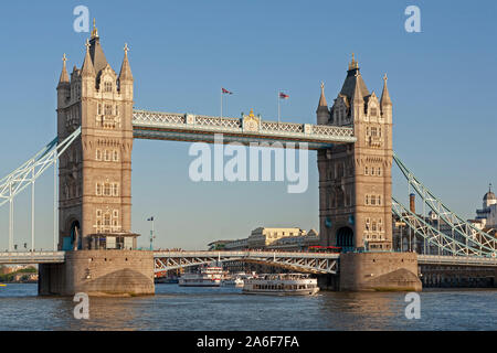 Il Tower Bridge di Londra, Gran Bretagna. Foto Stock