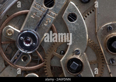 Close up di un argento antico orologio da tasca Foto Stock