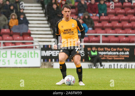 NORTHAMPTON IN INGHILTERRA, Ottobre 26th Cambridge Regno di Luca Hannant durante la prima metà del cielo scommettere League 2 match tra Northampton Town e Cambridge Regno al PTS Academy Stadium, Northampton sabato 26 ottobre 2019. (Credit: John Cripps | MI News) La fotografia può essere utilizzata solo per il giornale e/o rivista scopi editoriali, è richiesta una licenza per uso commerciale Credito: MI News & Sport /Alamy Live News Foto Stock