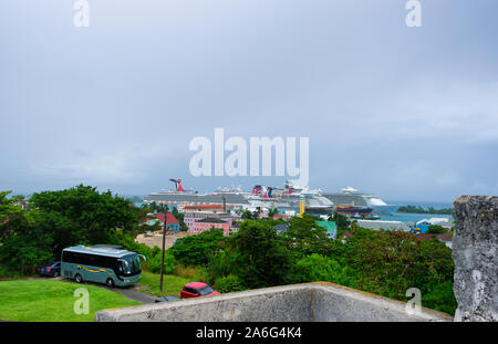 Nassau Bahama - Settembre 21/2019: Fort Fincastle su Bennetts Hill, dove si affaccia sulla storica Nassau, capitale delle Bahama e al porto dove cru Foto Stock