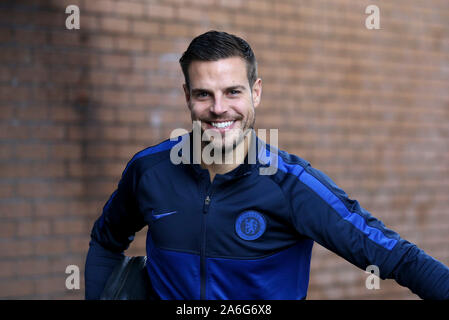 Burnley, Regno Unito. 26 ott 2019. Cesar Azpilicueta del Chelsea sorrisi come egli arriva allo stadio. Premier League, Burnley v Chelsea a Turf Moor a Burnley, Lancashire sabato 26 ottobre 2019. Questa immagine può essere utilizzata solo per scopi editoriali. Solo uso editoriale, è richiesta una licenza per uso commerciale. Nessun uso in scommesse, giochi o un singolo giocatore/club/league pubblicazioni. pic da Chris Stading/Andrew Orchard fotografia sportiva/Alamy Live news Credito: Andrew Orchard fotografia sportiva/Alamy Live News Foto Stock