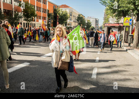 Migliaia di sostenitori della Spagna di estrema destra partito Vox riuniti in Plaza de Colón di Madrid il sabato per difendere ciò che essi hanno descritto come "l'unità di Foto Stock