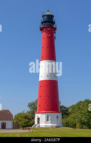 Il faro di isola di Pellworm in Nord Friesland, Schleswig-Holstein, Germania. Foto Stock