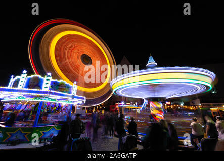 Basel, Svizzera. Il 26 ottobre 2019. Il giorno di apertura del Herbstmesse 2019, il famoso parco di divertimenti a Basilea. Carsten Reisinger/Alamy Live News. Foto Stock