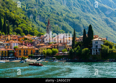 Varenna città di Como lake district, tradizionale villaggio sul lago in Italia Foto Stock