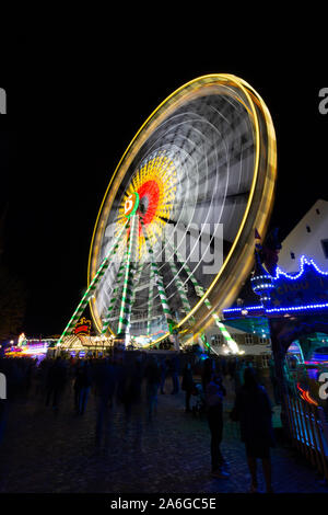 Basel, Svizzera. Il 26 ottobre 2019. Il giorno di apertura del Herbstmesse 2019, il famoso parco di divertimenti a Basilea. Carsten Reisinger/Alamy Live News. Foto Stock