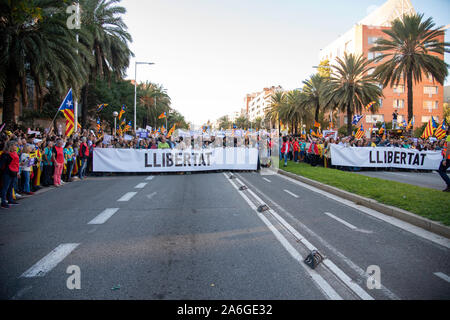 Barcellona Cataluña el dia 26 de Octubre 2019 la asociaciones separatista se manifiesta en Barcelona con el lema libertad políticos presos BCN 2019