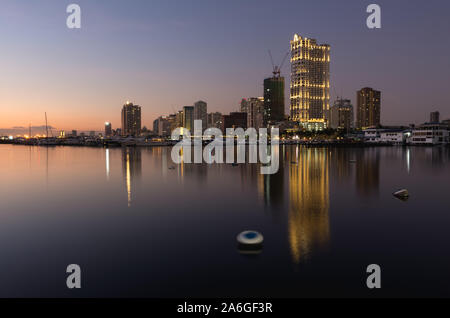 Baia di Manila al tramonto, Luzon, Filippine Foto Stock