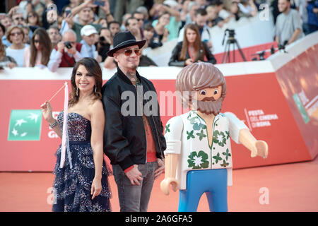 Cristina D'Avena e J-Ax frequentando il tappeto rosso di Playmobil il filmato a Roma Film Fest 2019 Foto Stock