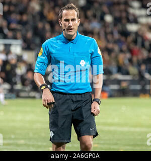 Almelo, Paesi Bassi. 27 ott 2019. ALMELO, il 26-10-2019, stadio de Erve Asito, olandese Eredivisie, stagione 2019 - 2020, arbitro Martin Perez durante il match Heracles Almelo vs PEC Zwolle Credito: Pro scatti/Alamy Live News Foto Stock